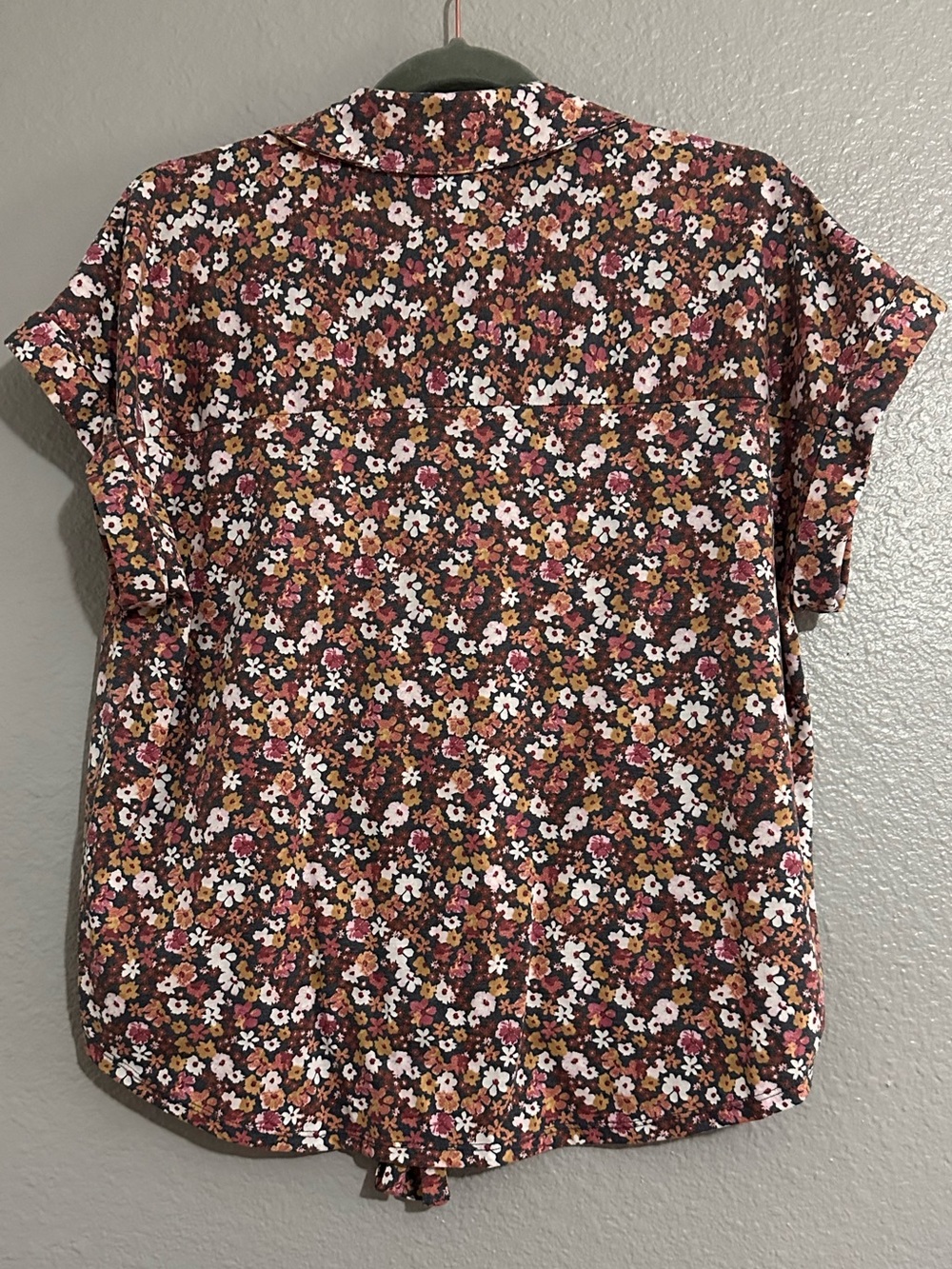 Truself Floral Button-Front Blouse with tie in the front size large - Picture 5 of 6